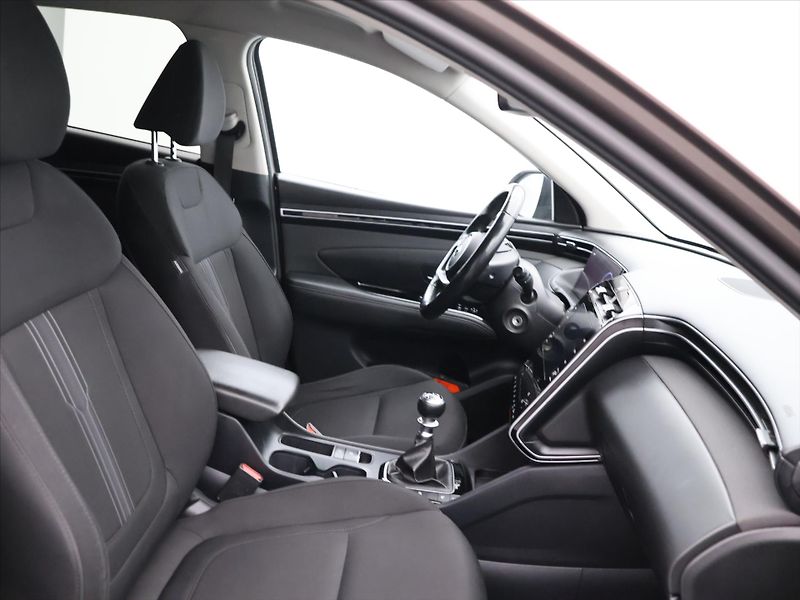 Hyundai Tucson 1,6 T-GDI 132 kW Smart DPH CZ - fotka 11 z 32