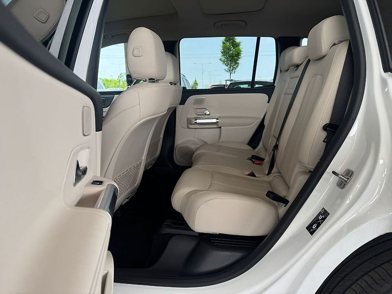Mercedes-Benz EQB 350 4MATIC - fotka 14 z 20