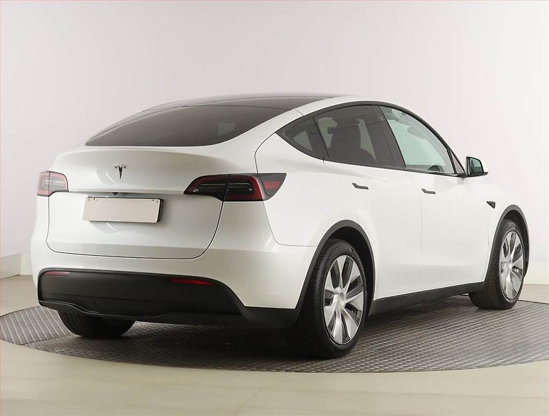 Tesla Model Y (2023) RWD LFP 60kWh, SoH 94% - fotka 5 z 33