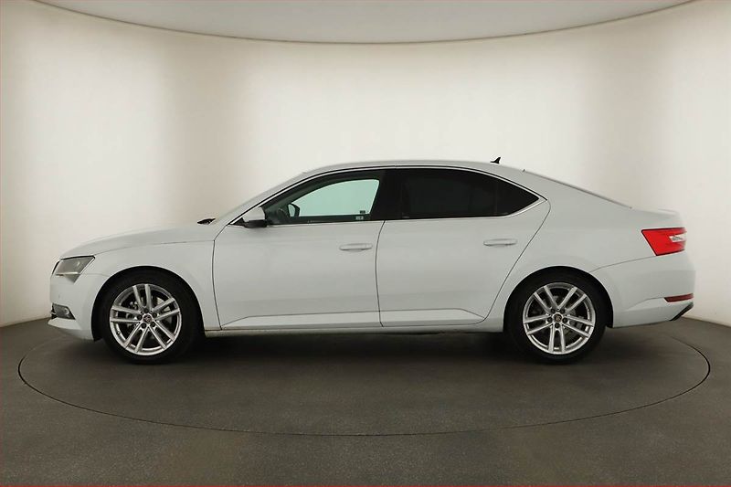 Škoda Superb (2015) 2.0 TDI, Automat, Navi, Xenony - fotka 3 z 15