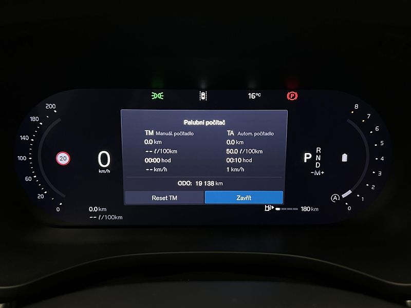 Volvo XC60 B5 AWD DARK PLUS RECHARGE CZ - fotka 24 z 44