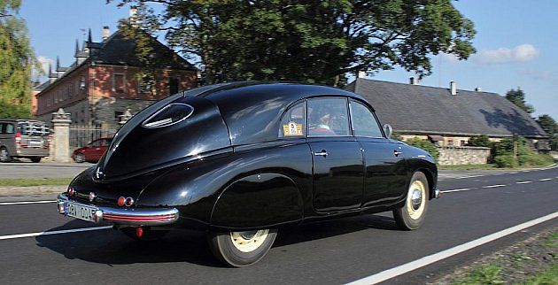 Tatra 600.