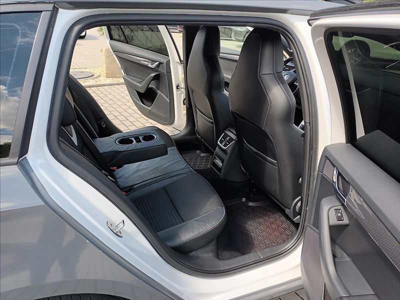 Škoda Octavia 2,0 TDI,RS,NAVIGACE,KLIMA,AUT. - fotka 22 z 49