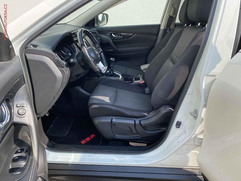 Nissan X-Trail (2018) 1.6 dCi, N-Connecta, panor - fotka 9 z 17