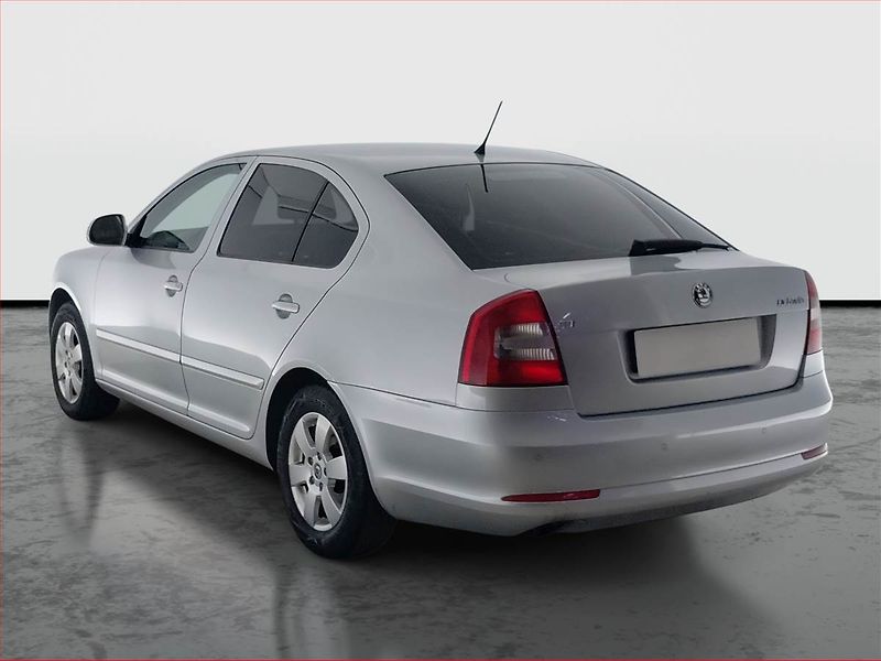 Škoda Octavia (2011) 1.6 TDI, po STK, zamluveno - fotka 4 z 17