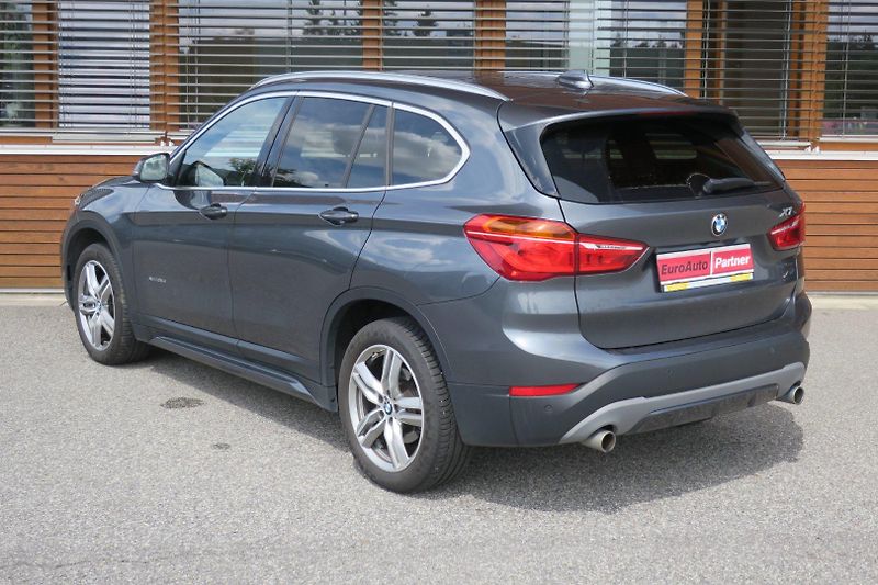 BMW X1 (2017) 2.0 xDrive25d SPORT LINE - fotka 3 z 48