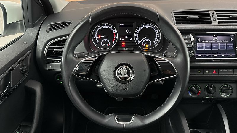 Škoda Fabia 1.0 TSI Ambition Combi - fotka 9 z 23