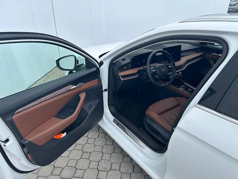 Škoda Superb L&K 7DSG 2,0TDI - fotka 5 z 28