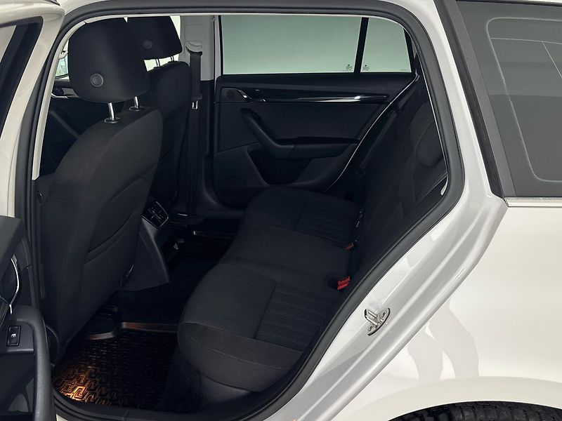 Škoda Octavia Style 4x4 DSG - fotka 8 z 28