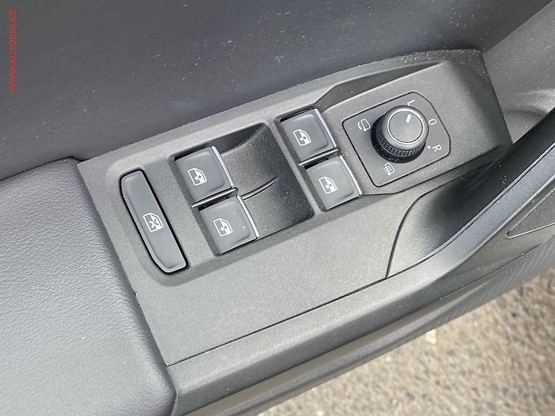 Seat Leon (2021) 2.0 TDi, FR, LED - fotka 11 z 17
