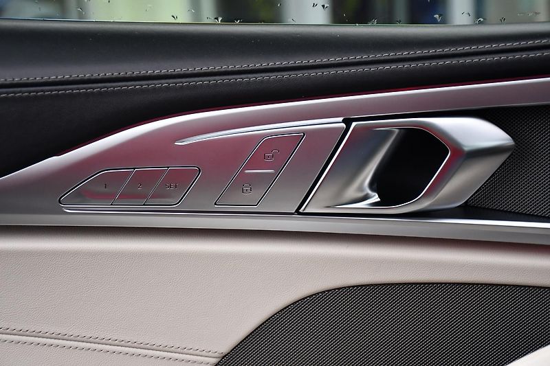 BMW Řada 8 840d xD M-SPORT HUD H/K  - fotka 28 z 62