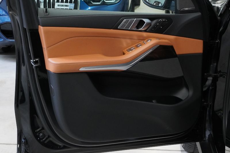 BMW X7 Xdrive40d,1MAJ,ČR,DPH,Tažné - fotka 21 z 45