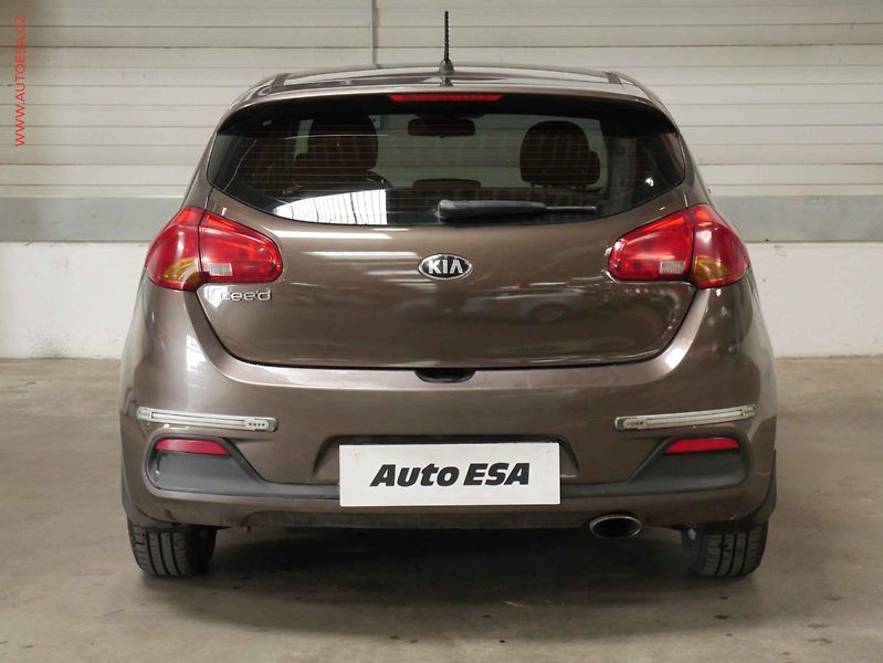 Kia Ceed (2014) 1.4 CVVT, ČR, AC, temp - fotka 5 z 18