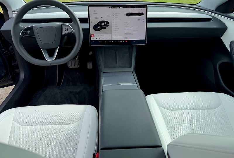 Tesla Model 3 (2024) Highland  - fotka 12 z 19