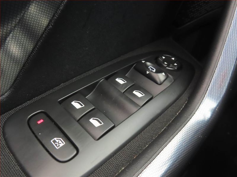 Peugeot 2008 (2016) 1.6 BlueHDi, Serv.kniha, Navi - fotka 13 z 13