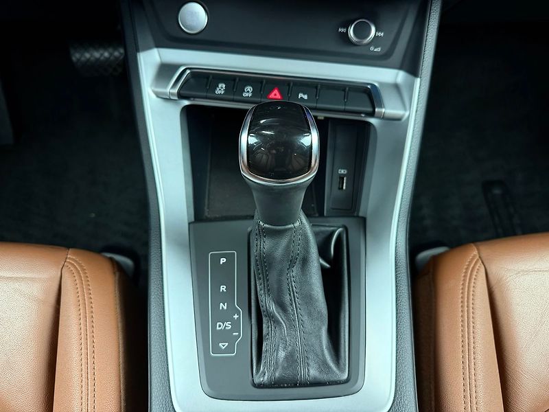 Audi Q3 2.0TDI QUATTRO S-TRONIC, LED, - fotka 19 z 23