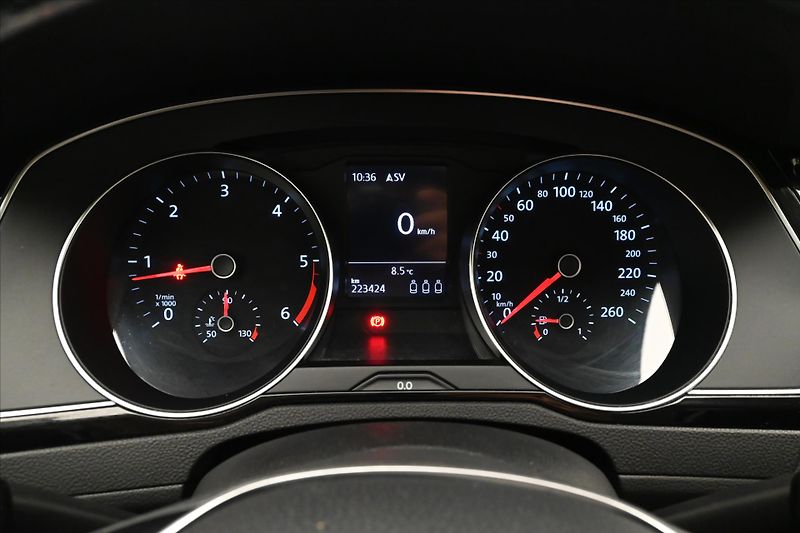 Volkswagen Passat 2,0 TDI 110 kW COMFORTLINE Zár - fotka 16 z 28