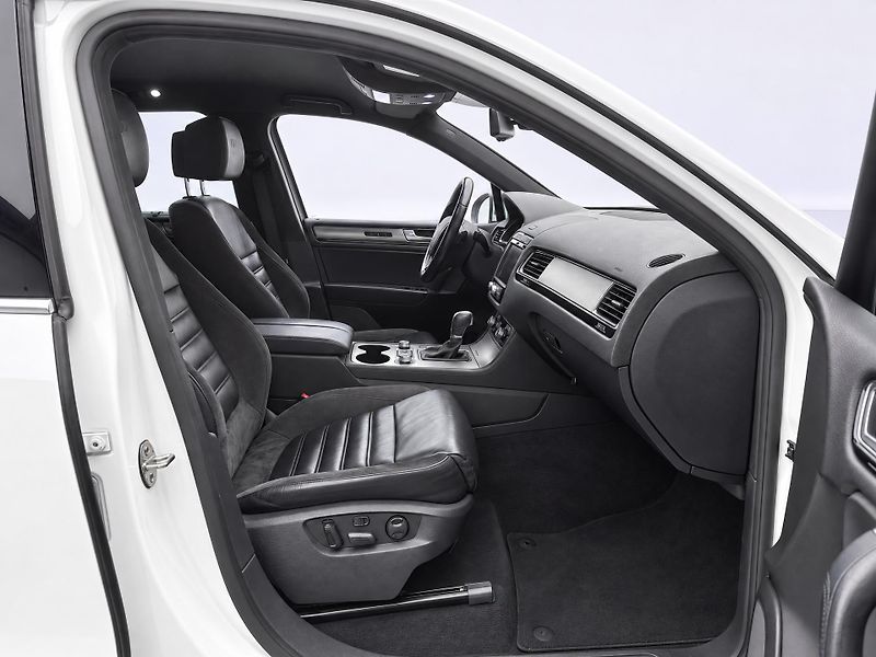 Volkswagen Touareg 3,0 TDI V6 193kW R-Line CZ - fotka 11 z 29
