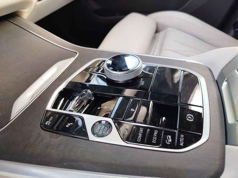 BMW X5 M60i - fotka 18 z 29