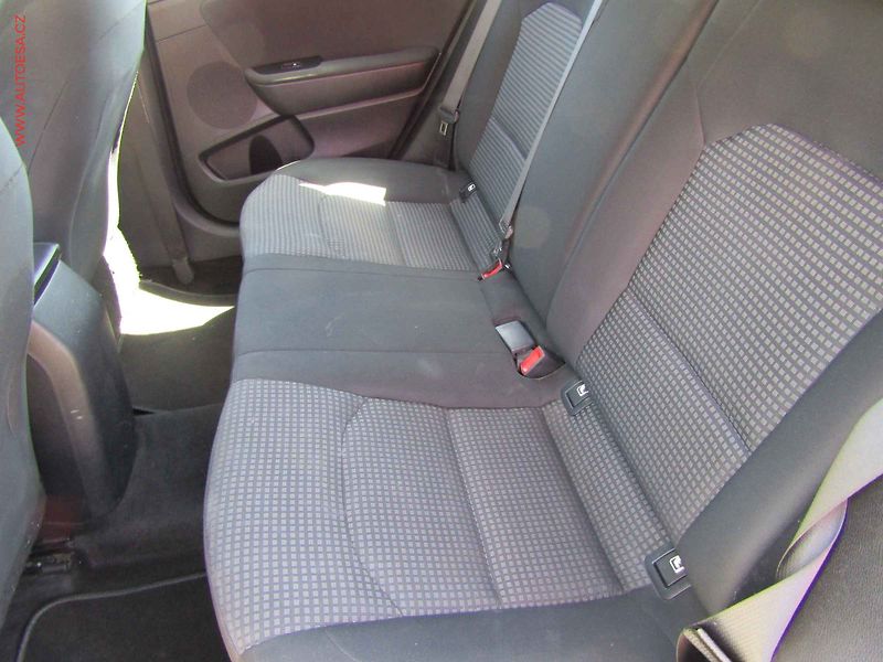 Kia Ceed (2019) 1.6 CRDi, ČR, AC, tempo - fotka 10 z 18