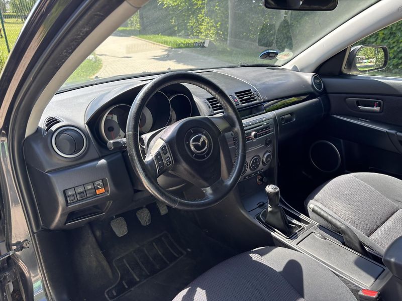 Mazda 3 1.6 Sport Active - fotka 25 z 28