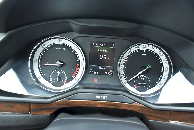 Škoda Superb (2020) Scout 2.0 TDI 140 kW 4x4 DSG - fotka 12 z 32