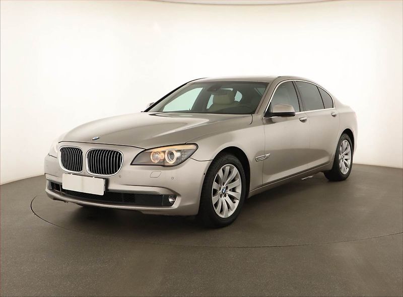 BMW Řada 7 (2010) 740d xDrive, 4X4, Automat - fotka 2 z 22