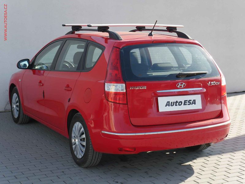 Hyundai i30 (2009) 1.6 CVVT, 2.maj,ČR, Klima - fotka 6 z 16