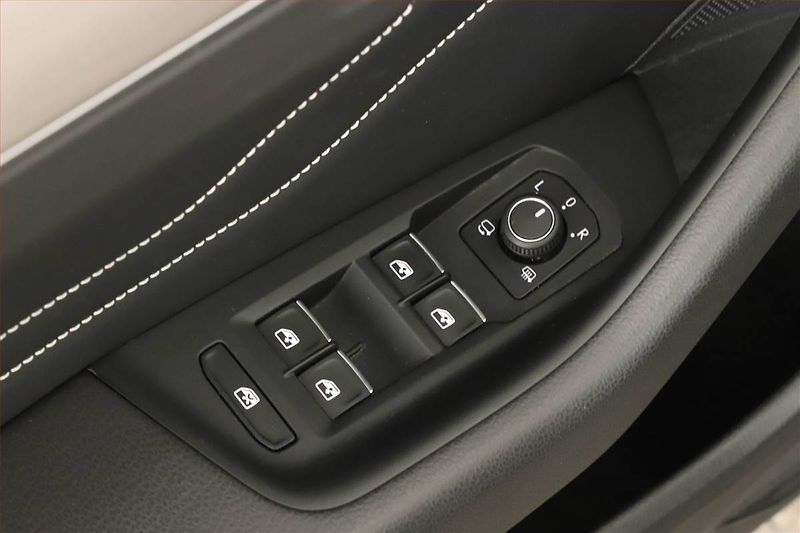 Volkswagen Passat (2021) Elegance 2.0 TDI - fotka 10 z 18