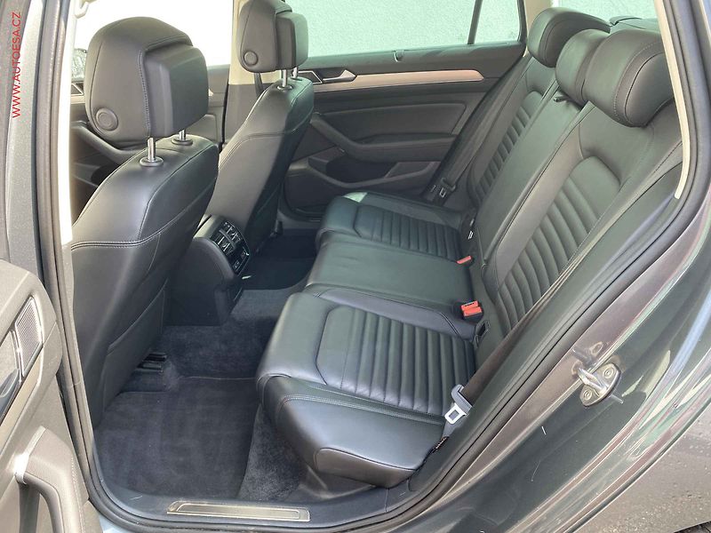Volkswagen Passat (2016) 2.0 TDi, Highline, panor - fotka 10 z 20