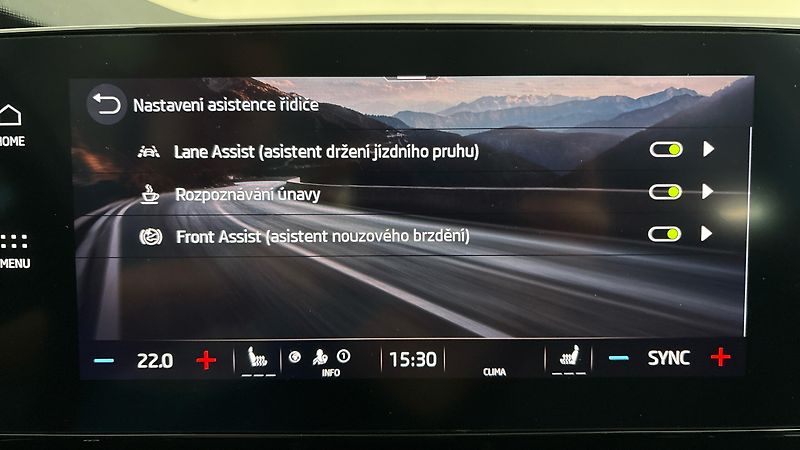 Škoda Octavia 2.0 TDI Style Combi - fotka 23 z 25