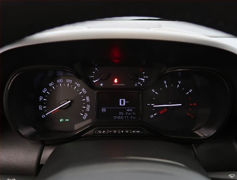 Citroën C3 Aircross (2022) Feel 1.2 PureTech, Tempomat - fotka 11 z 20