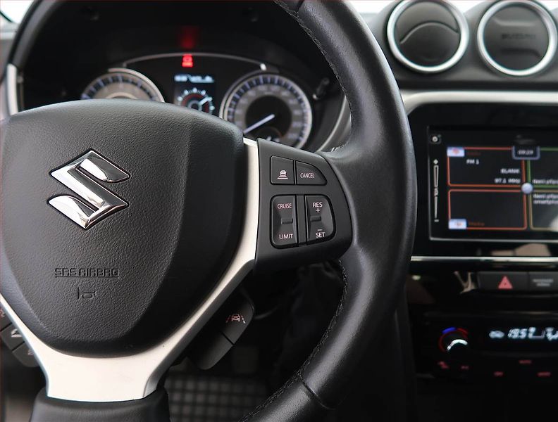 Suzuki Vitara (2019) Premium 1.4 BoosterJet, 4X4 - fotka 18 z 21