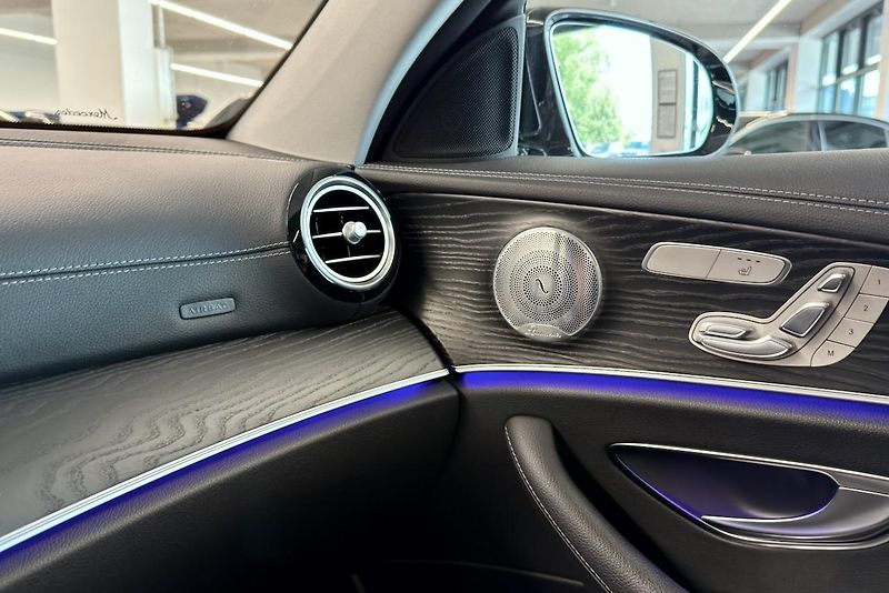 Mercedes-Benz Třídy E (2020) E 220d 4Matic AMG Line - fotka 53 z 112