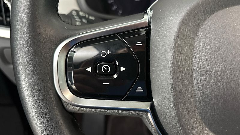 Volvo V90 2.0 B5 AUT Plus Dark - fotka 14 z 31