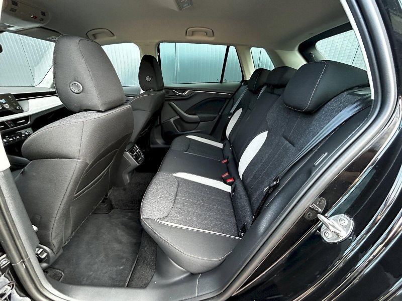 Škoda Kamiq (2025) 1.5 TSI 110kW MP6 Top Selectio - fotka 30 z 35