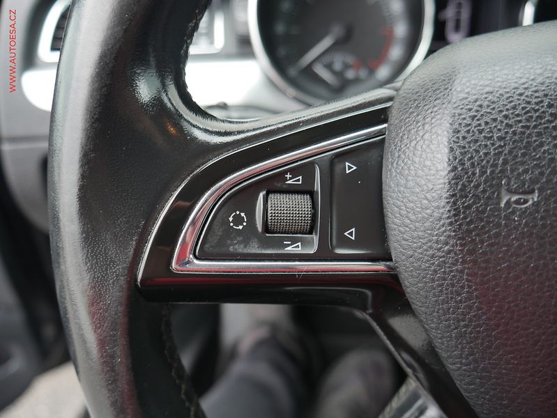 Škoda Superb (2014) 2.0 TDi, xenon, kůže - fotka 12 z 22