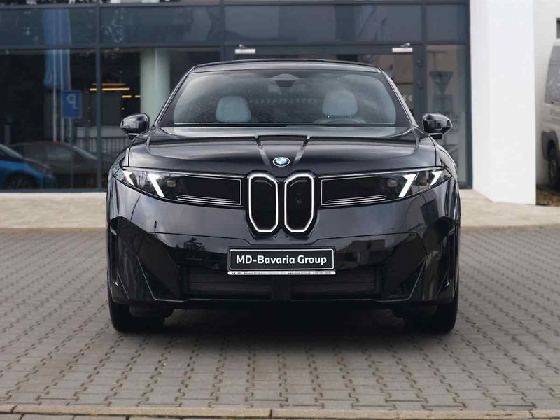 BMW iX3 - fotka 2 z 10