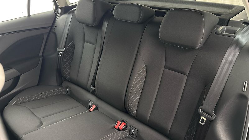Škoda Scala 1.0 TSI DSG Ambition - fotka 16 z 22