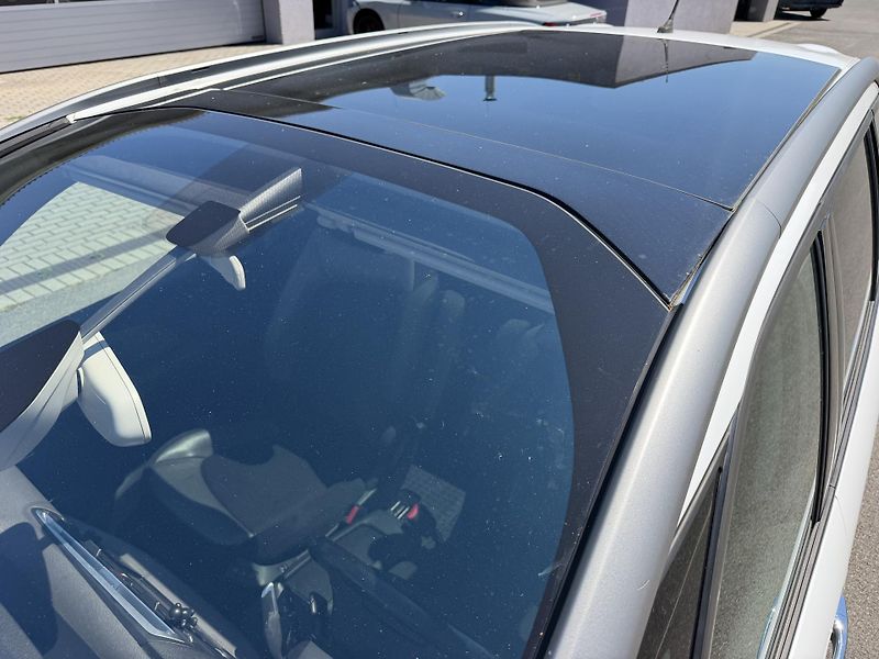 Citroën C4 Picasso 1,6i 121kW EXCLUSIVE - fotka 3 z 23