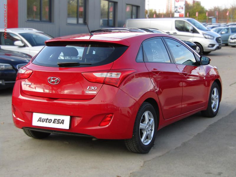 Hyundai i30 (2012) 1.6GDi, 2.maj,ČR, Trikolor - fotka 4 z 18