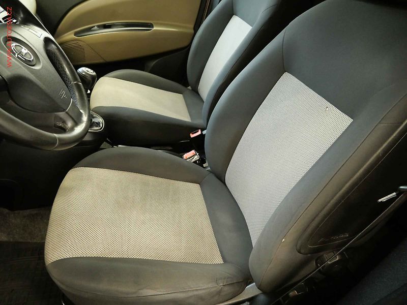 Opel Combo (2012) 1.6CDTi 7míst, AC, temp - fotka 9 z 18