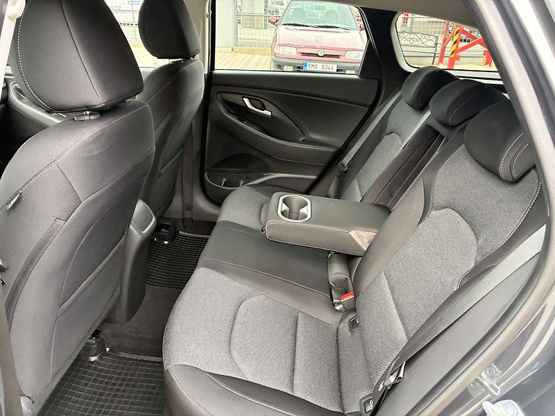 Hyundai i30 1.5T-GDi 118kW REZERVACE - fotka 14 z 34