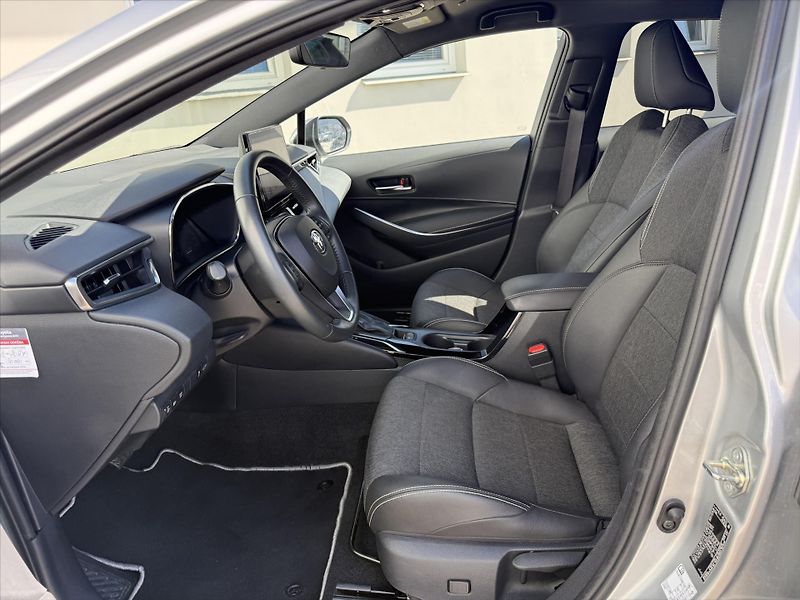 Toyota Corolla 1,8 Style, Hybrid - fotka 8 z 21