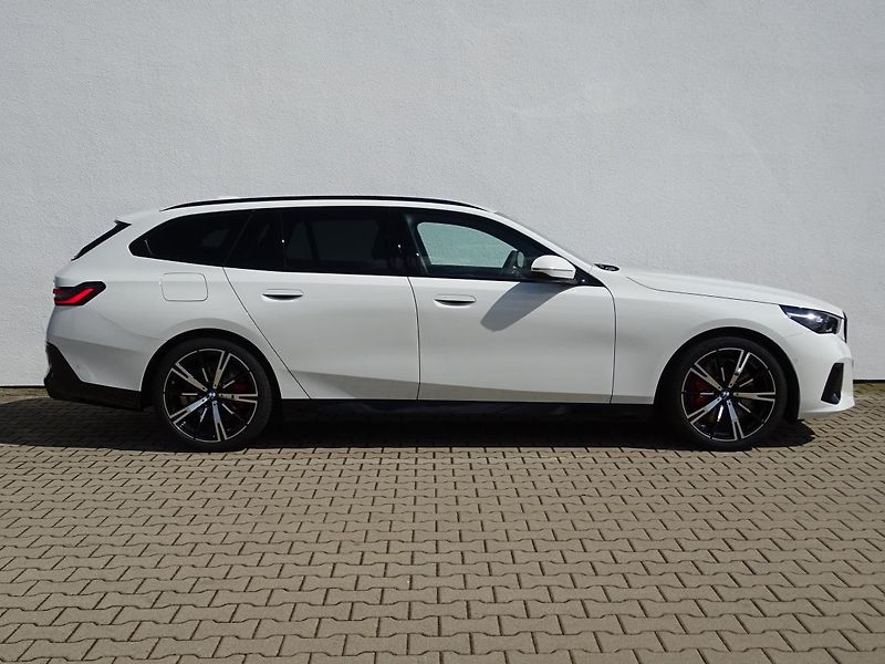 BMW Řada 5 540d xDrive Touring - fotka 5 z 7