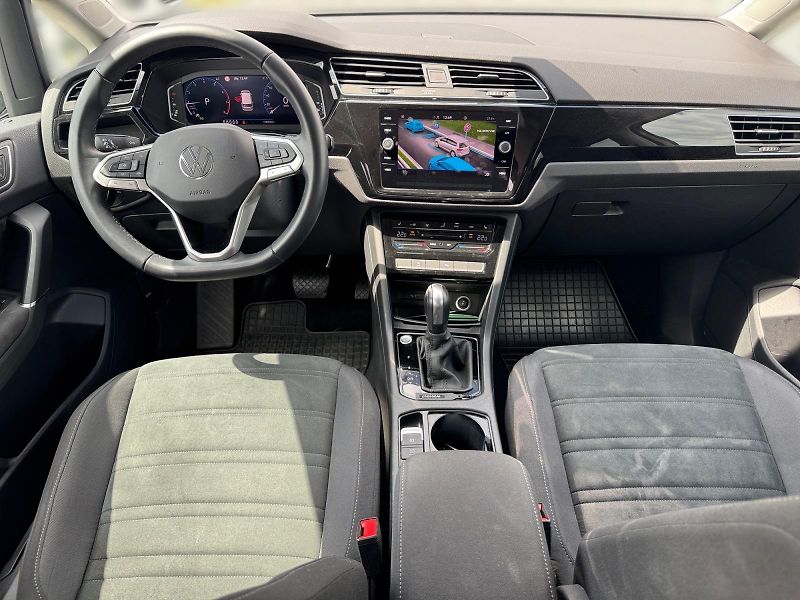 Volkswagen Touran (2023) HIGHLINE 1.5TSI 110kW DSG CZ - fotka 9 z 11