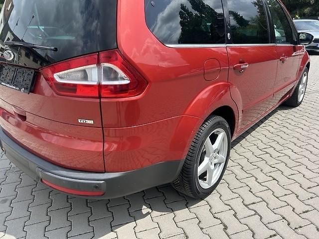 Ford Galaxy 2,0TDCi Ghia 7míst - fotka 10 z 54