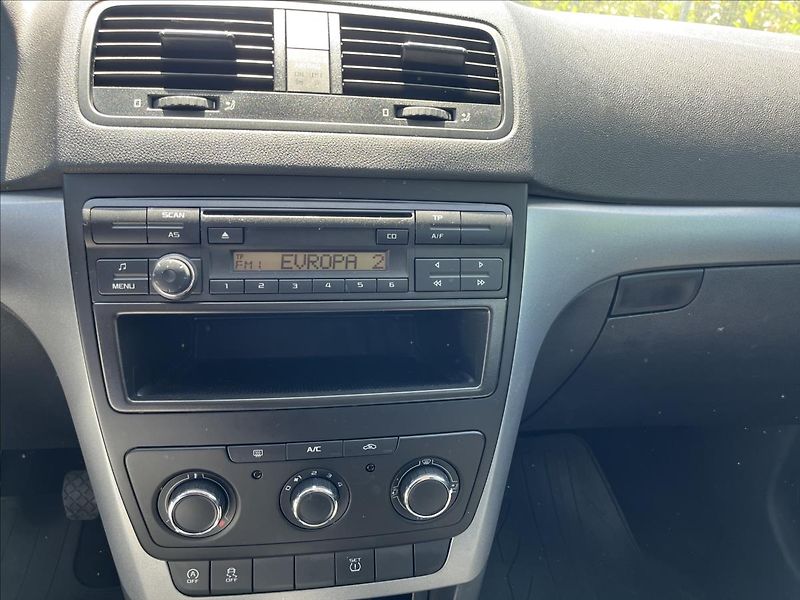 Škoda Yeti 1,2 TSi 81KW KLIMA 2x KOLA - fotka 16 z 37