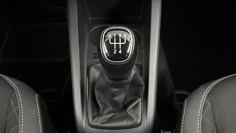 Škoda Fabia 1.0 TSI Black Combi - fotka 23 z 23