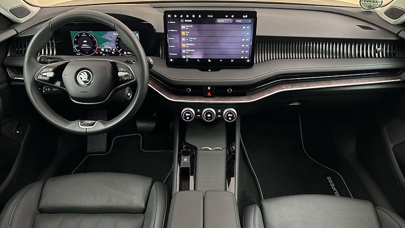 Škoda Superb 2.0 TDI DSG 4x4 L&K - fotka 8 z 35